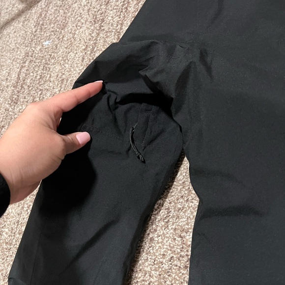 North face Rain Jacket in Black - Picture 5 of 12
